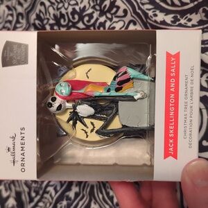 Hallmark ornament Jack Skellingtonand Sally